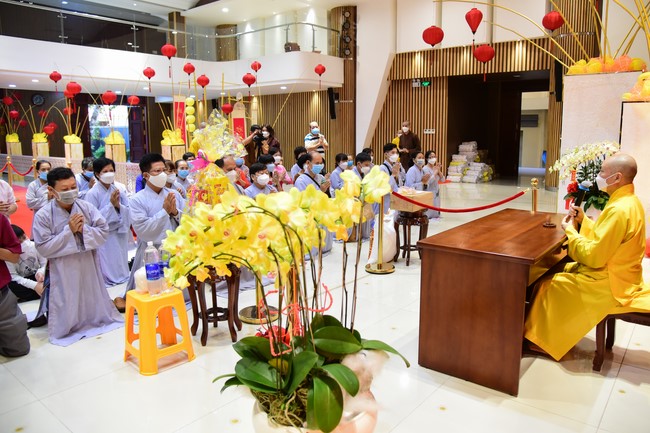 Chùm ảnh mồng một Tết Nhâm Dần